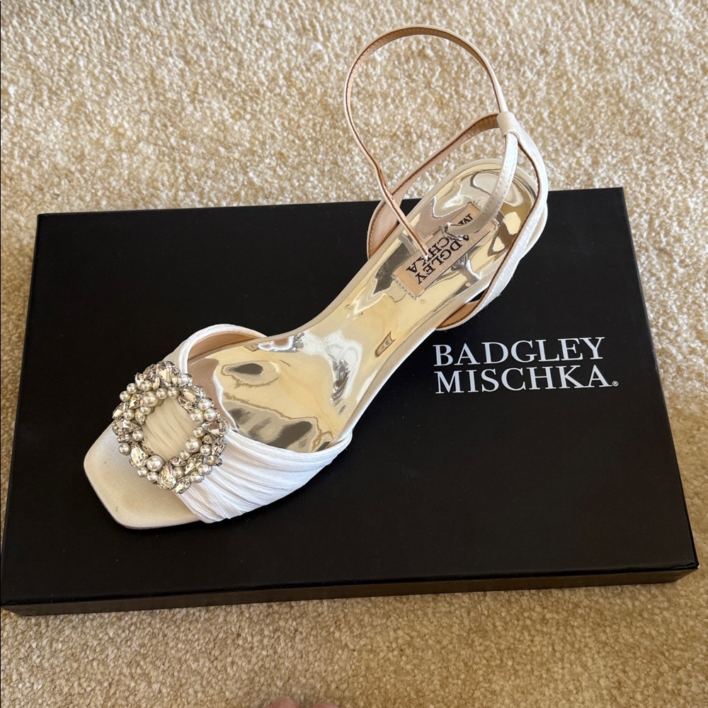 Badgley Mischka White Wedding Shoe w/Logo Box